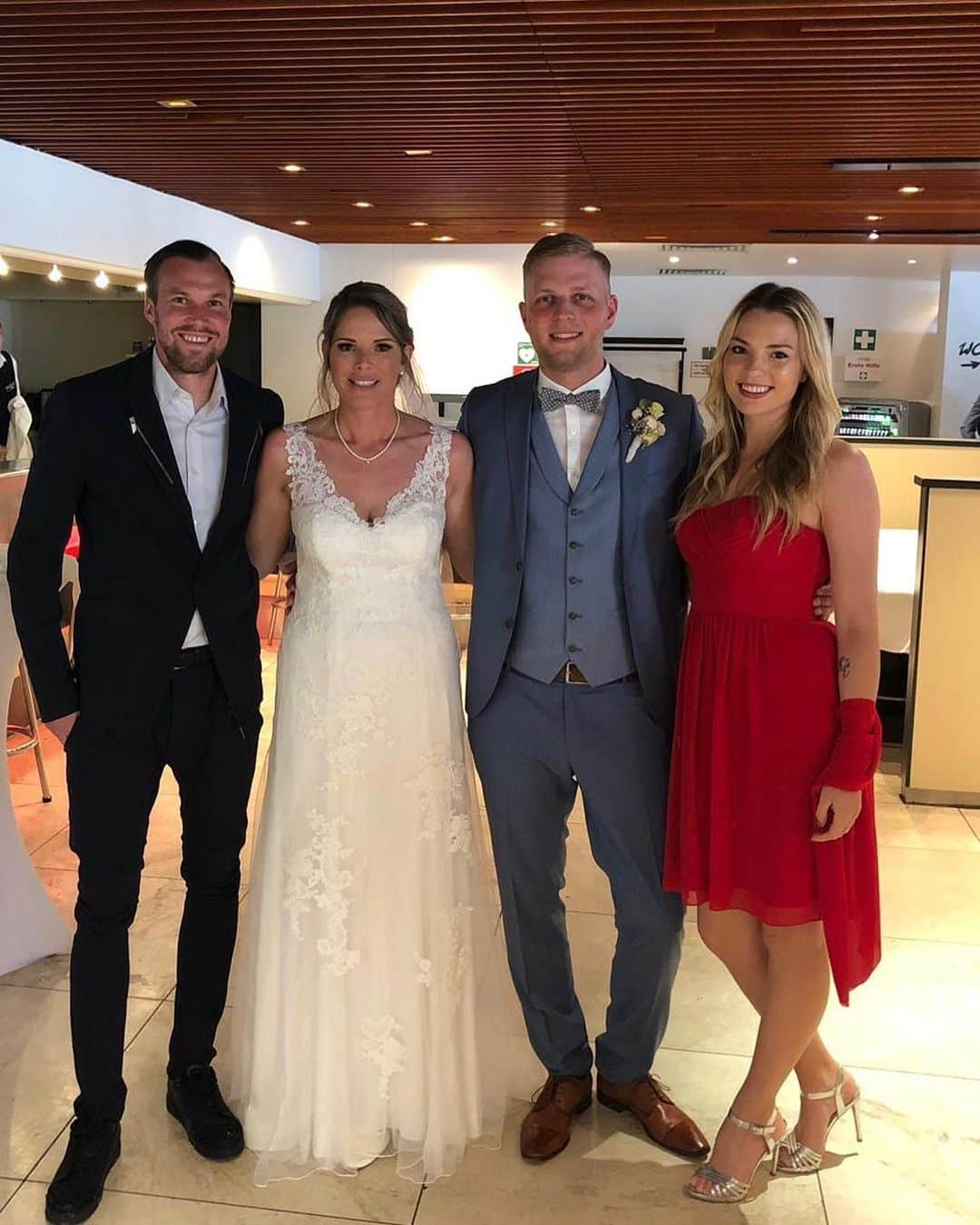 ケヴィン・グロスクロイツのインスタグラム：「Glückwunsch zur Hochzeit @hilmo369 und @alex_23.09 ❤️🎩👰💒」