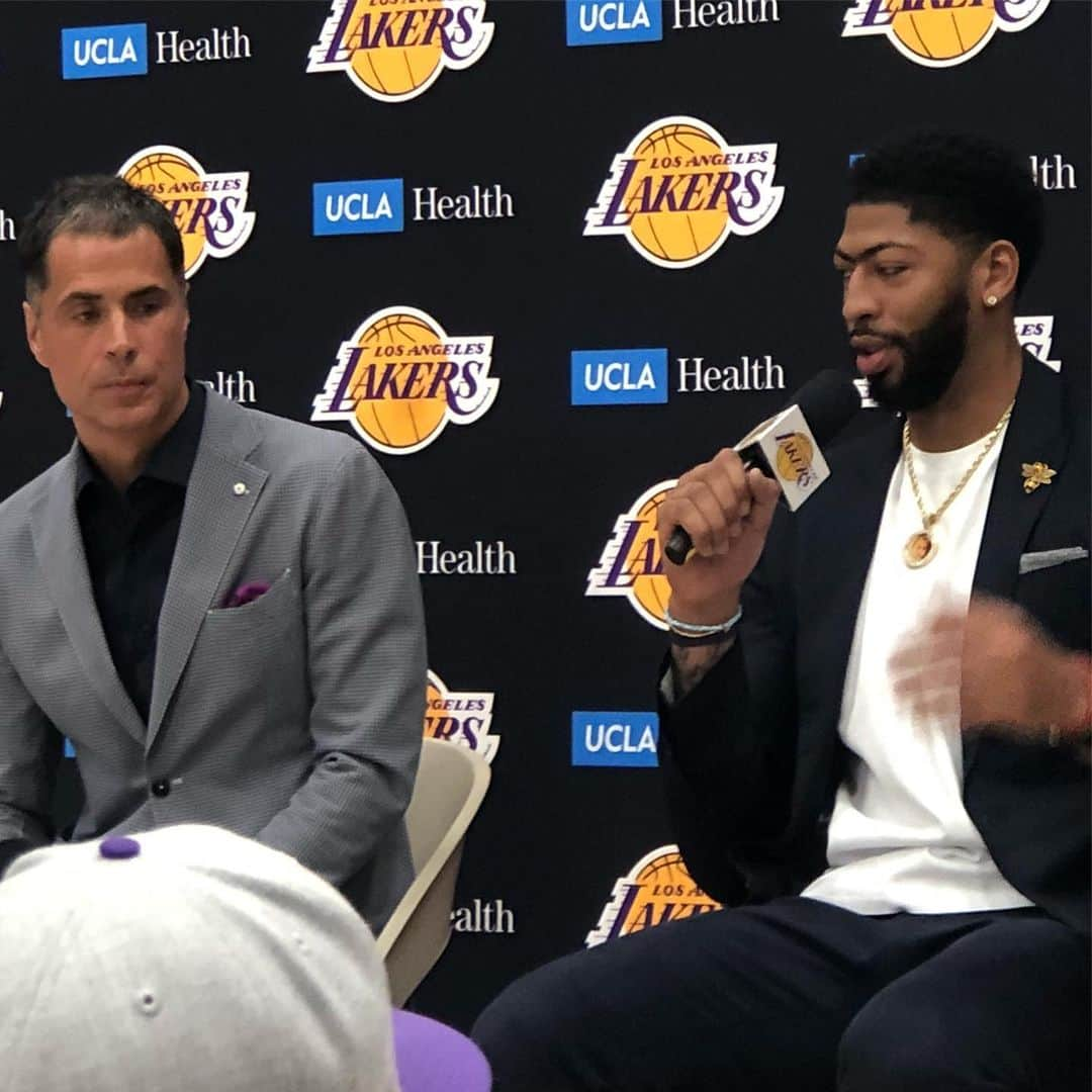 レイチェル・ニコルズさんのインスタグラム写真 - (レイチェル・ニコルズInstagram)「#Lakers GM Rob Pelinka introducing Anthony Davis, calling him “The most dominant young basketball player in the world.” (Not sure how Giannis will feel about that.) Rob also thanked Magic for “the goal he set for this franchise to have two superstars on our roster.”」7月14日 4時15分 - rachel_nichols