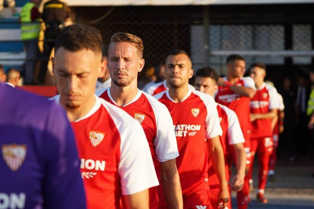 セビージャFCさんのインスタグラム写真 - (セビージャFCInstagram)「We are back! Friendly against Reading.  Do you like our new away kit? 😉 #WeareSevilla #vamosmiSevilla」7月14日 4時26分 - sevillafc