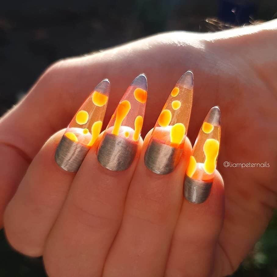 Teen Vogueさんのインスタグラム写真 - (Teen VogueInstagram)「This might just be the grooviest nail art trend we've ever seen. 😍 Read more about this amazing lava lamp mani by @liampeternails at the link in bio.」7月14日 5時01分 - teenvogue