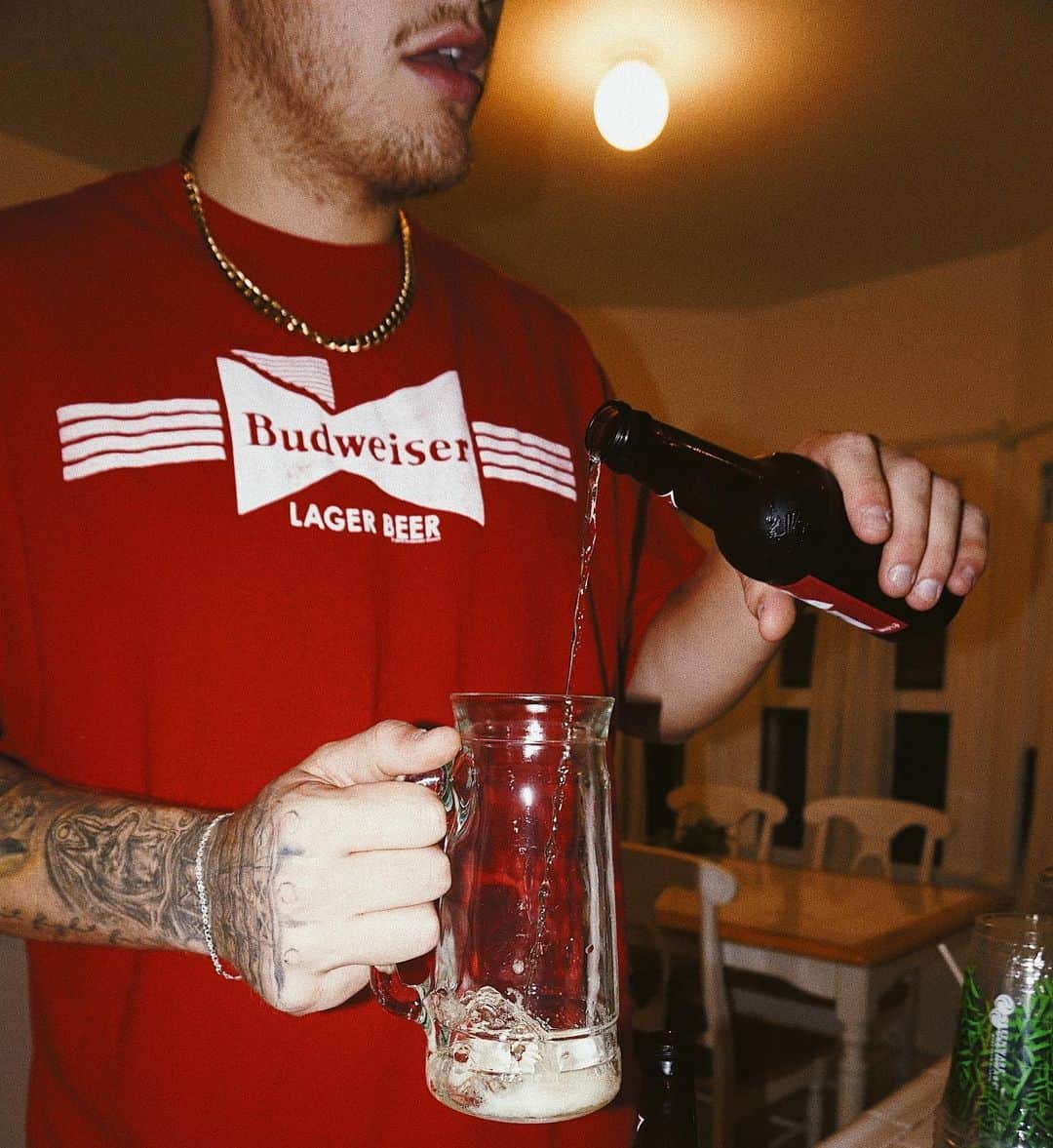 ブランドン・シェイアのインスタグラム：「*glug glug glug glug* will basically be my whole summer. Anyone wanna come over & have a @budweiserusa w/ me? #thisbudsforyou #ad」