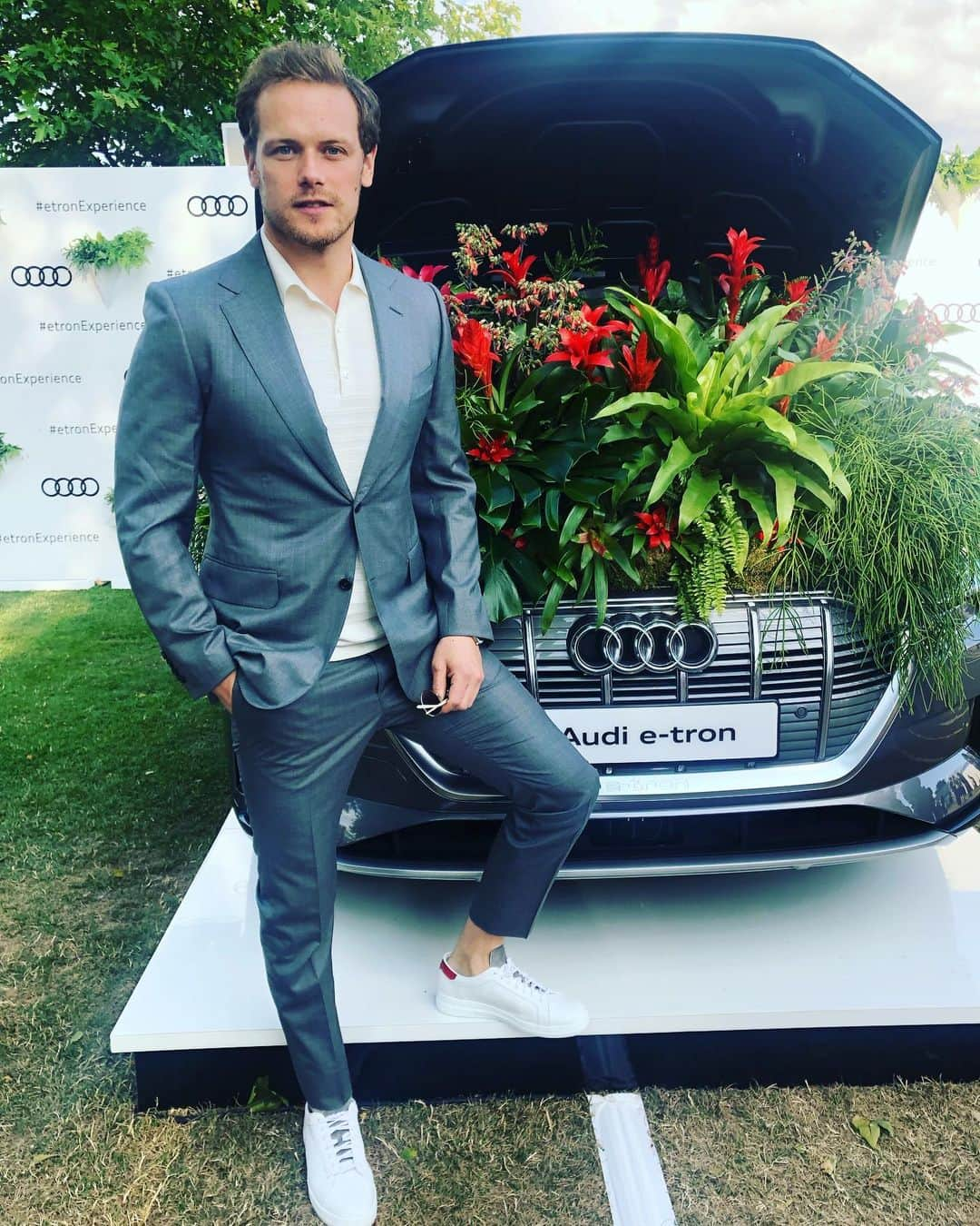 サム・ヒューアンさんのインスタグラム写真 - (サム・ヒューアンInstagram)「Magical evening @audi #henleyfestival  Loved seeing the new E-Tron ⚡️ 🚗  Thanks to @alfreddunhill for the sharp summer gear. 🥂☀️ @audiuk @tonyameli @mrmontyjackson #ad」7月14日 5時00分 - samheughan