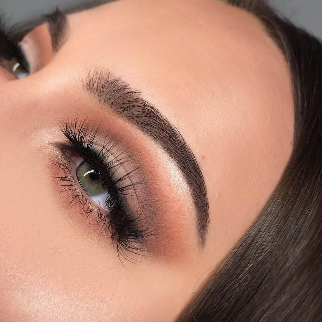 Anastasia Beverly Hillsさんのインスタグラム写真 - (Anastasia Beverly HillsInstagram)「Great brows using Brow Wiz and Brow Powder in shade Ebony, shape set with Clear brow Gel and some extra glow using the Amrezy Highlighter by @janinamakeup」7月14日 5時09分 - anastasiabeverlyhills