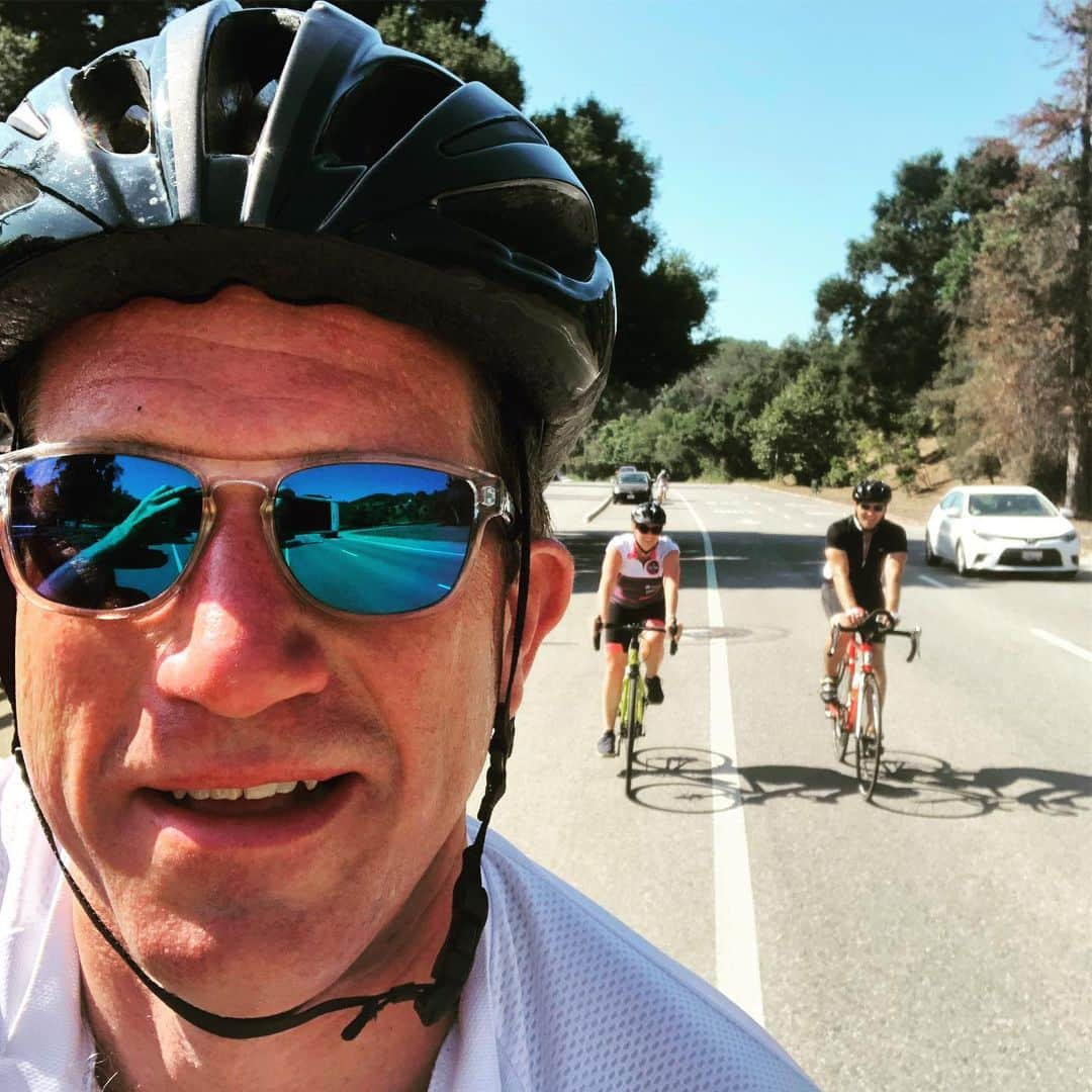 シーマス・デヴァーさんのインスタグラム写真 - (シーマス・デヴァーInstagram)「Morning cycling thru Griffith with the Irish relations. Cousin Richard is quite good at the road selfie.」7月14日 5時20分 - seamuspatrickdever