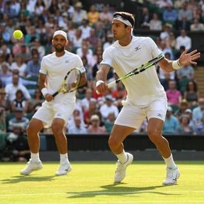 サッカー コロンビア代表チームのインスタグラム：「‪FCF felicita a @robertfarah @jscabal Y @fedecoltenis_  por el título de Wimbledon.」