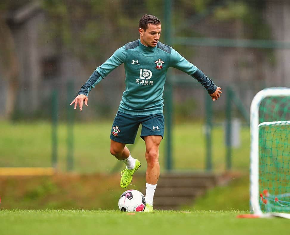 セドリック・ソアレスさんのインスタグラム写真 - (セドリック・ソアレスInstagram)「Training camp ⚽️ #saints #premierleague」7月14日 5時23分 - cedricsoares41