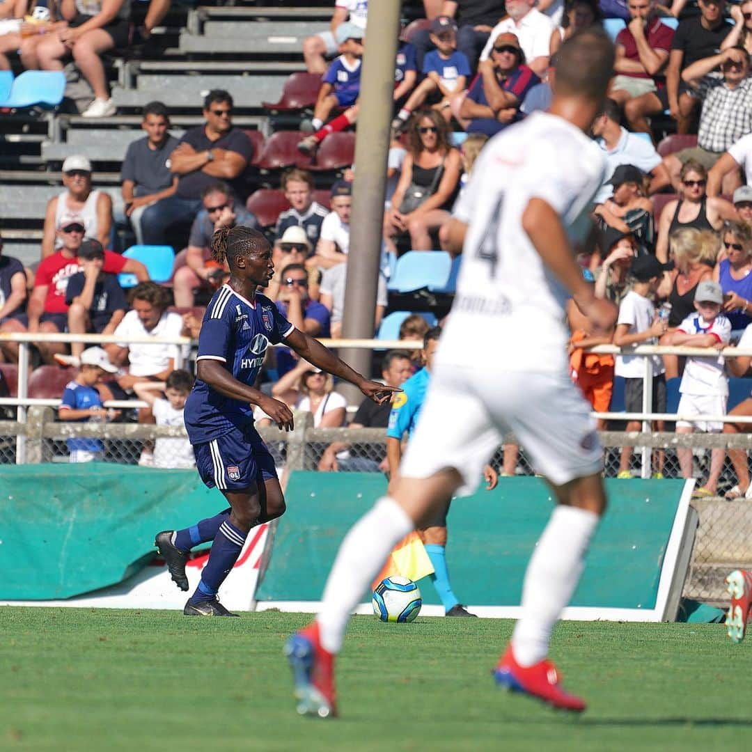 マプ・ヤンガ＝ムビワさんのインスタグラム写真 - (マプ・ヤンガ＝ムビワInstagram)「⚽️👊🏿 1er match de préparation.  Merci aux supporters pour l’accueil. 👏🏿🎶🎵 #work #preseason」7月14日 5時25分 - mapou.yangambiwa