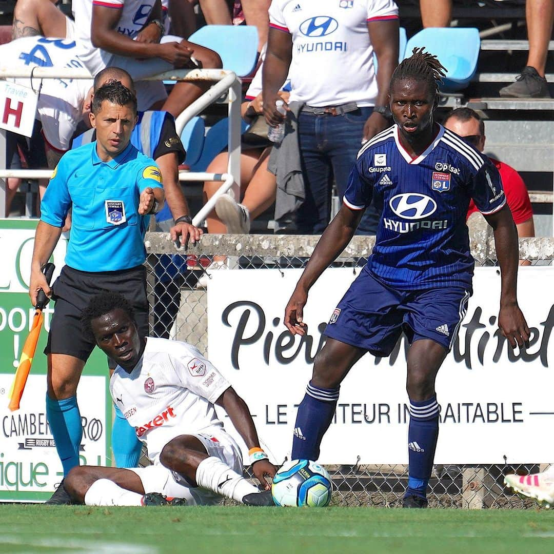 マプ・ヤンガ＝ムビワさんのインスタグラム写真 - (マプ・ヤンガ＝ムビワInstagram)「⚽️👊🏿 1er match de préparation.  Merci aux supporters pour l’accueil. 👏🏿🎶🎵 #work #preseason」7月14日 5時25分 - mapou.yangambiwa