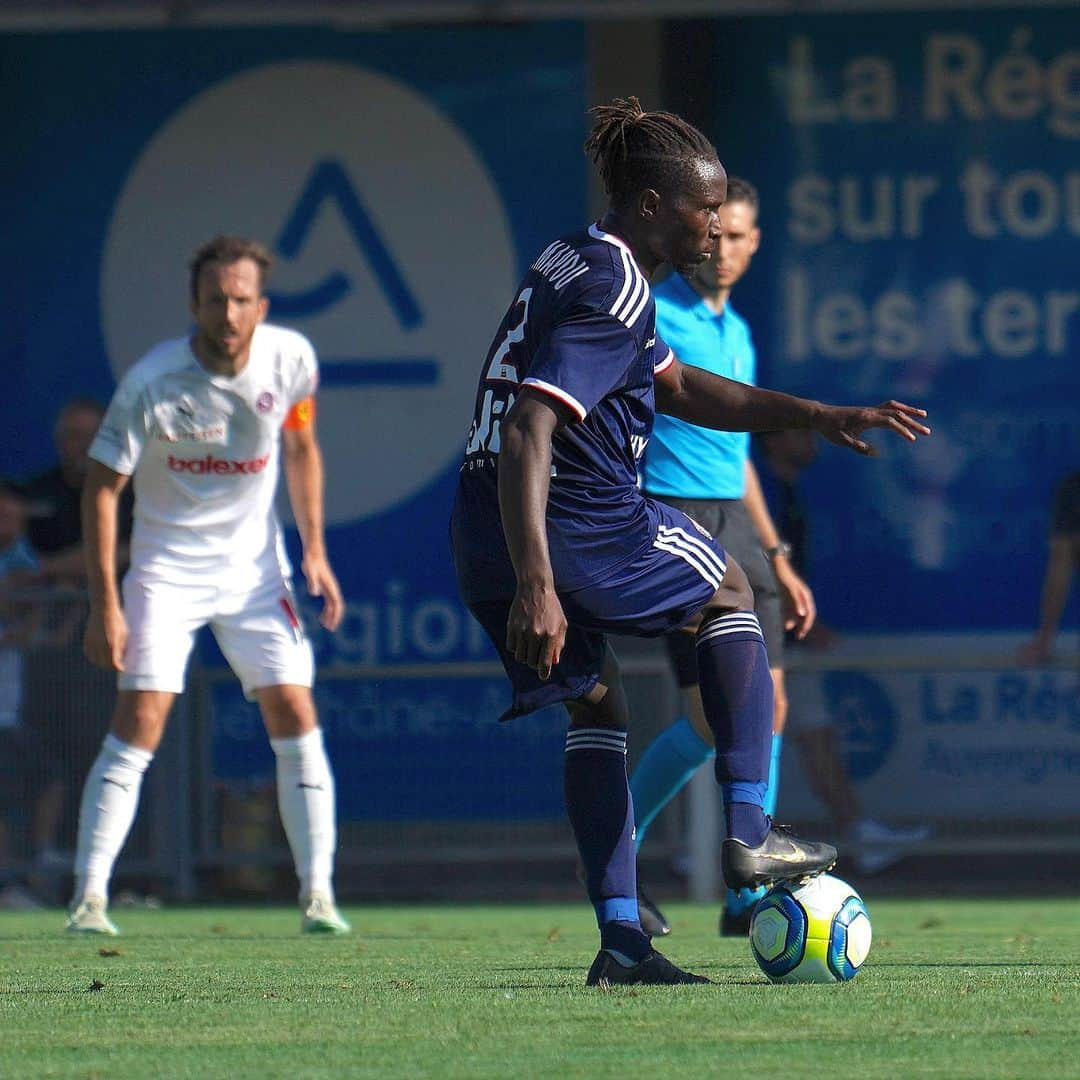 マプ・ヤンガ＝ムビワさんのインスタグラム写真 - (マプ・ヤンガ＝ムビワInstagram)「⚽️👊🏿 1er match de préparation.  Merci aux supporters pour l’accueil. 👏🏿🎶🎵 #work #preseason」7月14日 5時25分 - mapou.yangambiwa