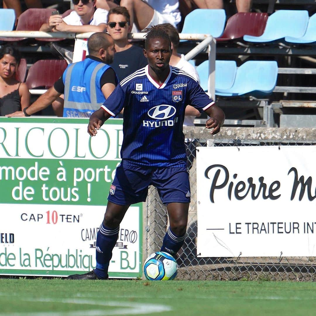 マプ・ヤンガ＝ムビワさんのインスタグラム写真 - (マプ・ヤンガ＝ムビワInstagram)「⚽️👊🏿 1er match de préparation.  Merci aux supporters pour l’accueil. 👏🏿🎶🎵 #work #preseason」7月14日 5時25分 - mapou.yangambiwa