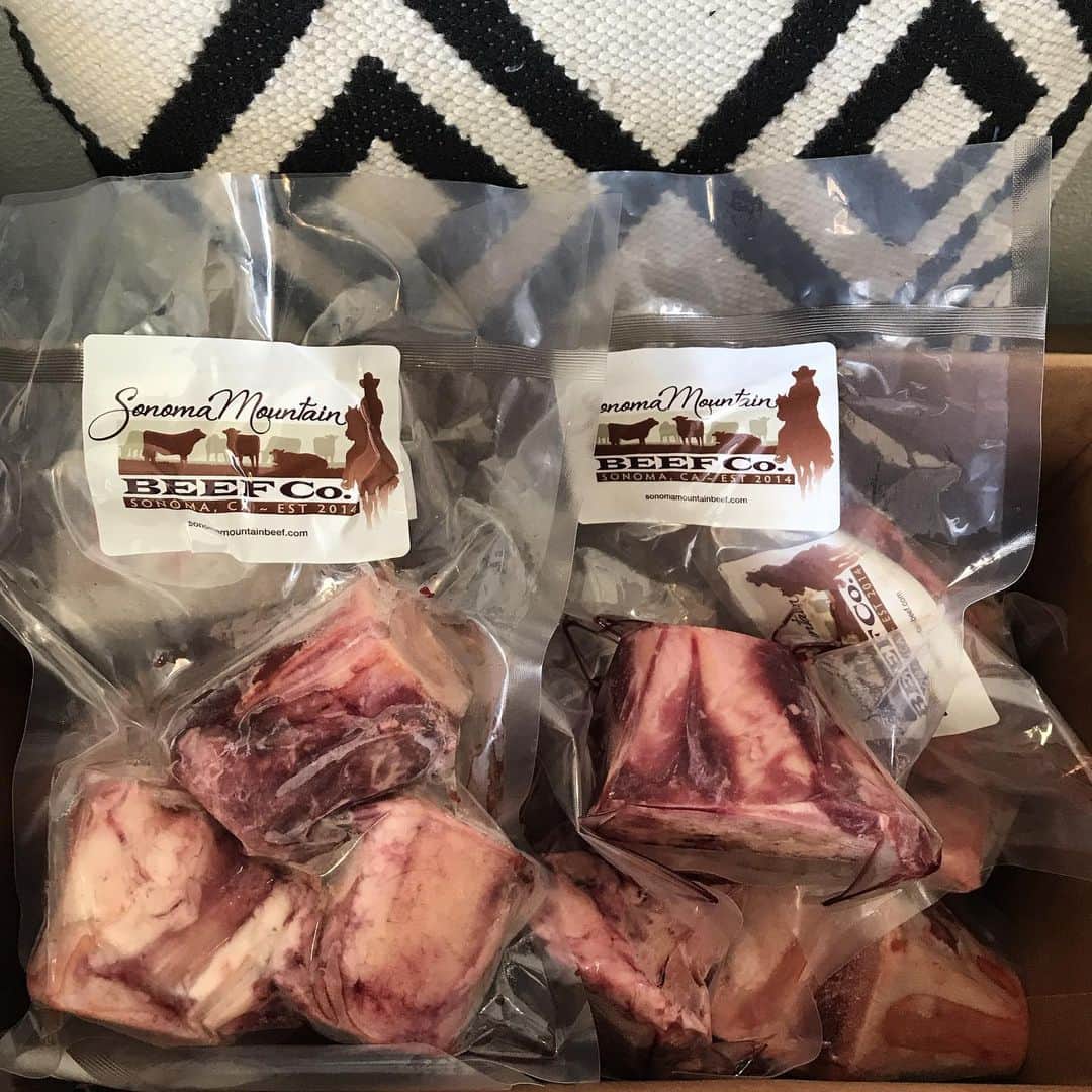 Dogs by Ginaのインスタグラム：「Straight from the farm -Sonoma Mt Beef Bones now available in single and 3 packs.」