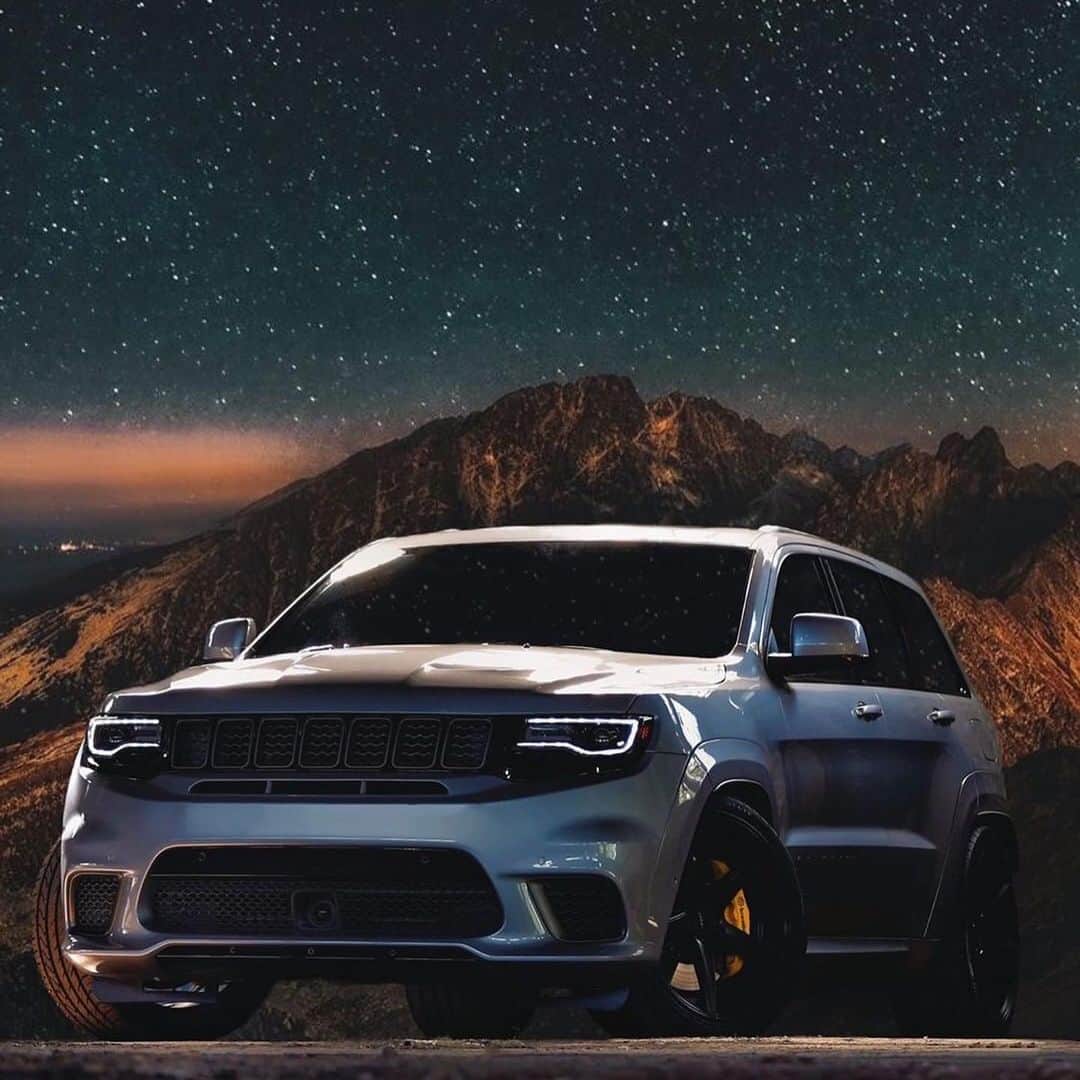CarsWithoutLimitsさんのインスタグラム写真 - (CarsWithoutLimitsInstagram)「Incredible TrackHawk with incredible views 🌌 Owner @1fasthawk  Photo @mutant_srt8  #carswithoutlimits #jeep #grandcherokee #srt #trackhawk」7月14日 5時32分 - carswithoutlimits