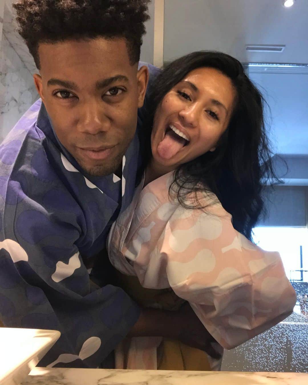 シェネルのインスタグラム：「Just a bunch of kids playin dress up and takin fun pics. Whether it’s travel or work it’s always fun with this guy 🙄😜😜 #travel #husband #Yukatas #osaka」