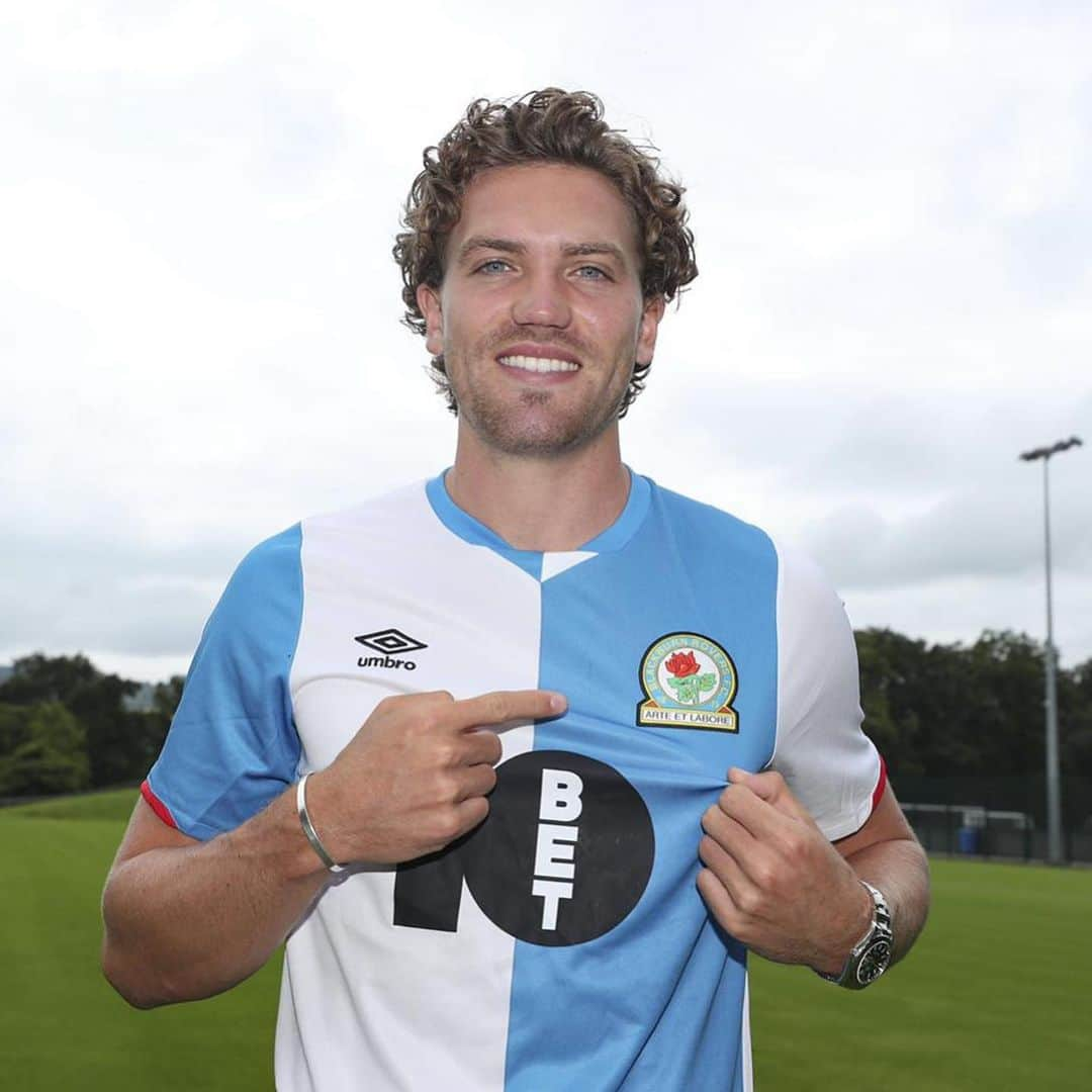 サム・ギャラガーさんのインスタグラム写真 - (サム・ギャラガーInstagram)「Part 2 ✌🏼 It’s great to be back @rovers 🔵⚪️ Thanks everyone for the welcoming messages. Can’t wait to get going! #rovers」7月14日 5時43分 - sam9allagher