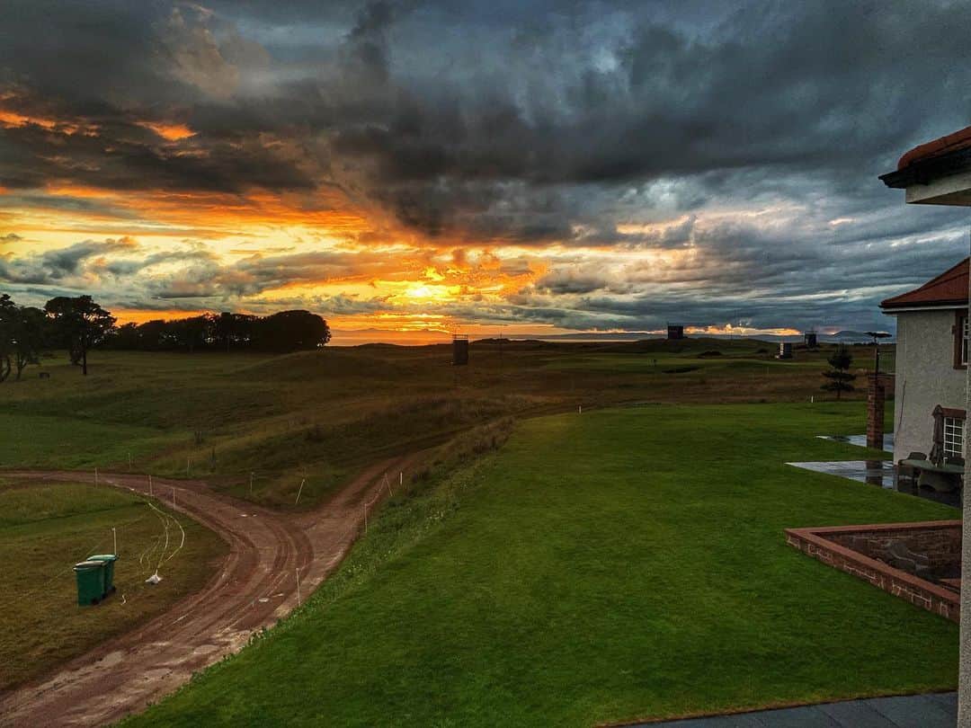 ジャスティン・トーマスさんのインスタグラム写真 - (ジャスティン・トーマスInstagram)「Who knew Scotland had such great sunsets?」7月14日 5時44分 - justinthomas34