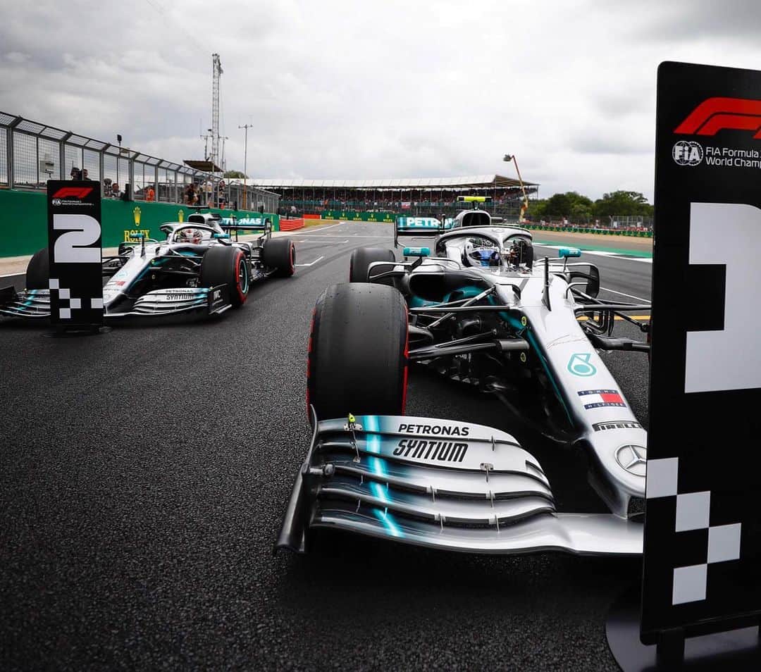 MERCEDES AMG PETRONASさんのインスタグラム写真 - (MERCEDES AMG PETRONASInstagram)「One lap at Silverstone = 5,891m 🤔 Valtteri’s pole time = 85.093s 🔥 Gap to Lewis = 0.006s 😮 The distance travelled per second: 5,891 / 85.093 = 69.2m ⏩ So the distance travelled in 0.006s: 69.2 * 0.006 = 41.5cm 🤓 On pole by less than half a metre, @valtteribottas! 📏🤯 • #MercedesAMGF1 #Mercedes #AMG #F1 #PETRONASmotorsports #VB77 #LH44 @petronasmotorsports」7月14日 5時56分 - mercedesamgf1