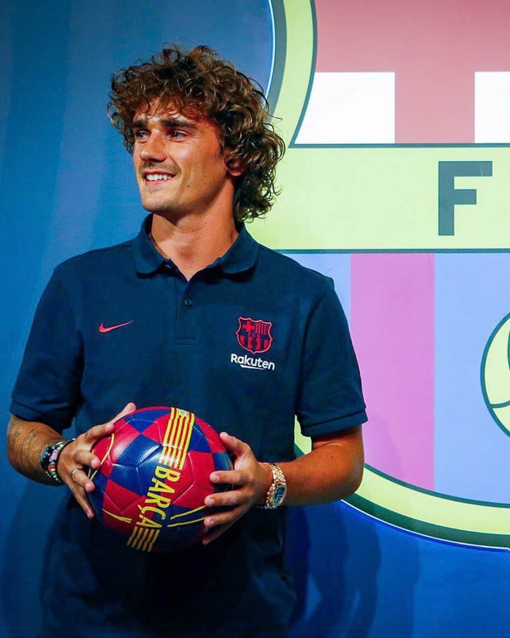 FCバルセロナさんのインスタグラム写真 - (FCバルセロナInstagram)「👋 Oh hey there, @AntoGriezmann 😏」7月14日 6時10分 - fcbarcelona