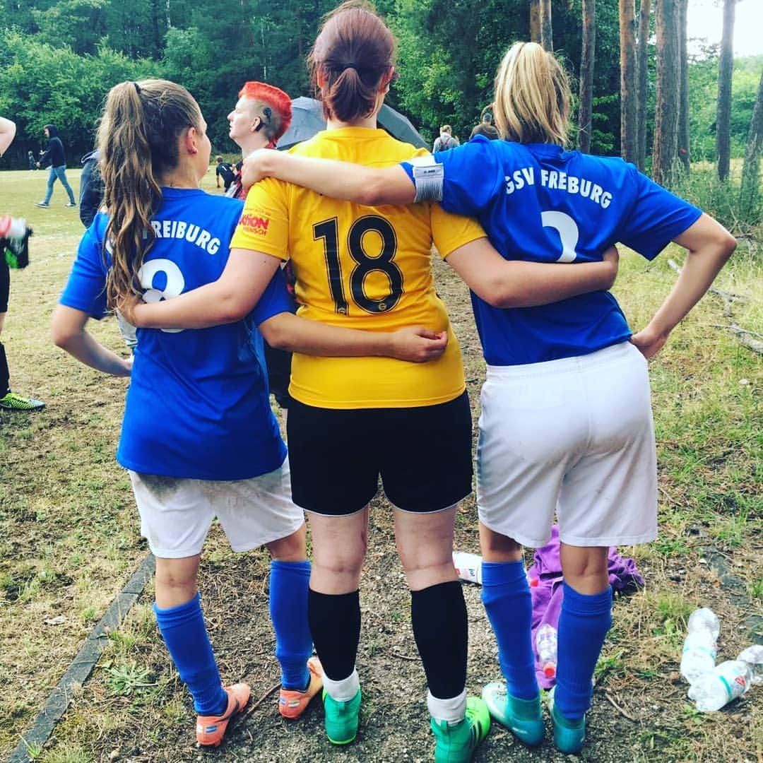 ジエ さんのインスタグラム写真 - (ジエ Instagram)「🔇⚽️ 😍🔥❤ . #GSGStuttgart #deaf #deafsoccer #deutschemeisterschaft #dgs #deutschergehörlosensportverband #gehörlos #schwerhörig #taub #hörgeschädigt #CI #Hörgeräte #friends #cochleaimplants #fußball」7月14日 6時13分 - ach_caro