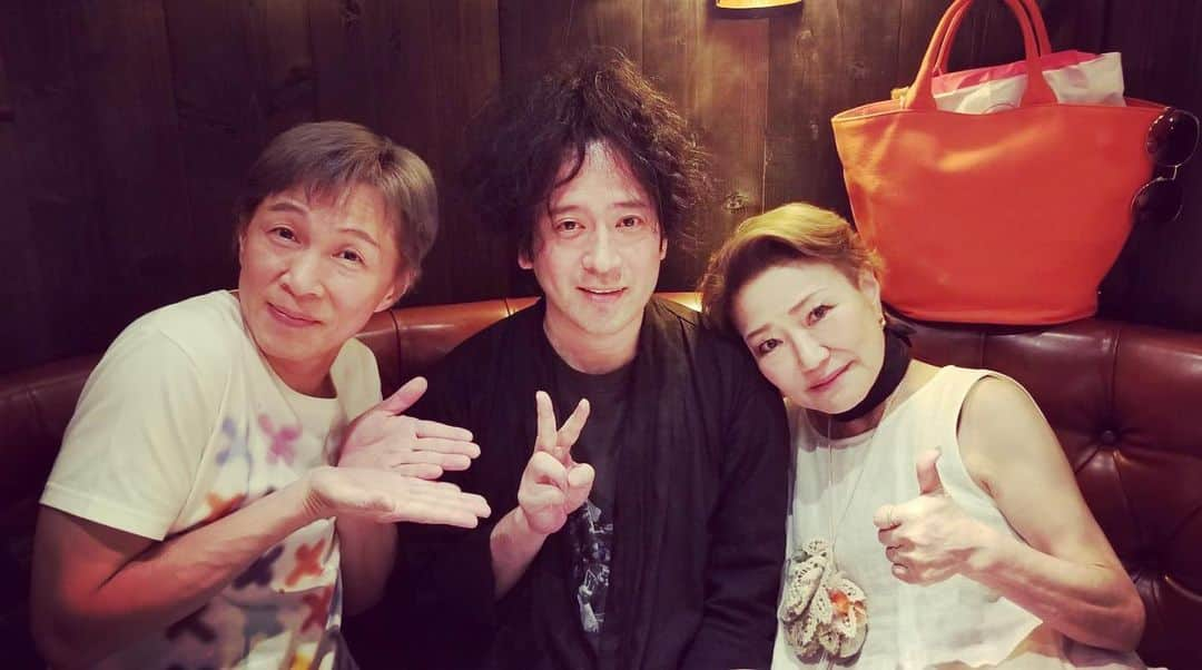 アキ（荒木良明）さんのインスタグラム写真 - (アキ（荒木良明）Instagram)「台本のない新喜劇ありがとうございました‼️毎回毎回つづけていると、こんなショットにも出会えるんですねー。 吉本新喜劇の末成由美姉さんと芥川賞作家でもある又吉直樹先生、はじめましてなんだってー。 ご縁って素晴らしい✨✨ #台本のない新喜劇 #満員御礼 #NTTぷららひかりTVチャンネル4K放送 #末成由美 姉さん #ピース又吉 くん #又吉直樹 先生 #生きてる証拠やねぇ #そういう時期でしょ #さっきの役が残ってる僕 #新喜劇アキ #水玉れっぷう隊 #いぃよぉ」7月14日 6時17分 - mizutamareppuaki