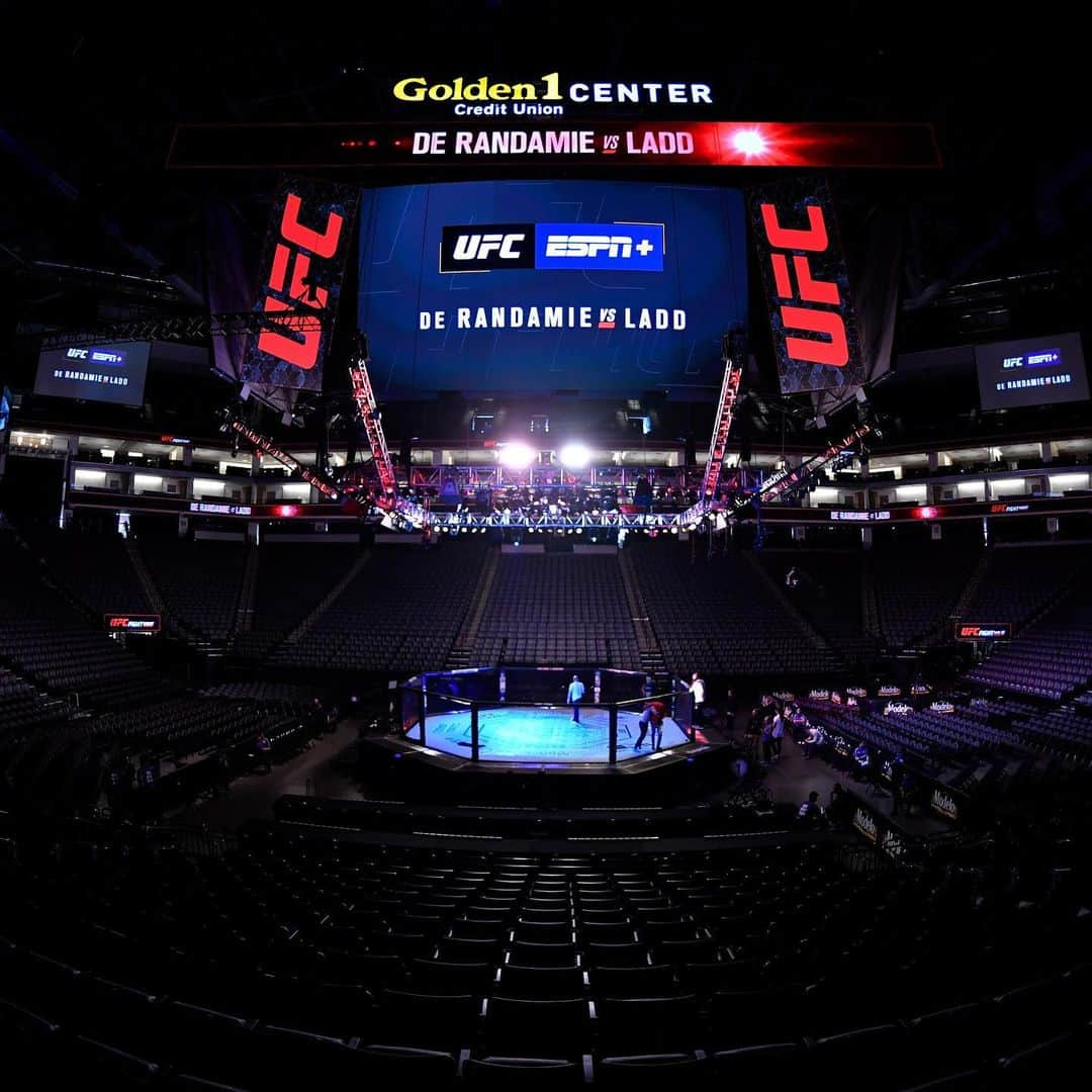 UFCさんのインスタグラム写真 - (UFCInstagram)「SAC TOWN‼️ We are live now on ESPN+ #UFCSacramento」7月14日 6時24分 - ufc