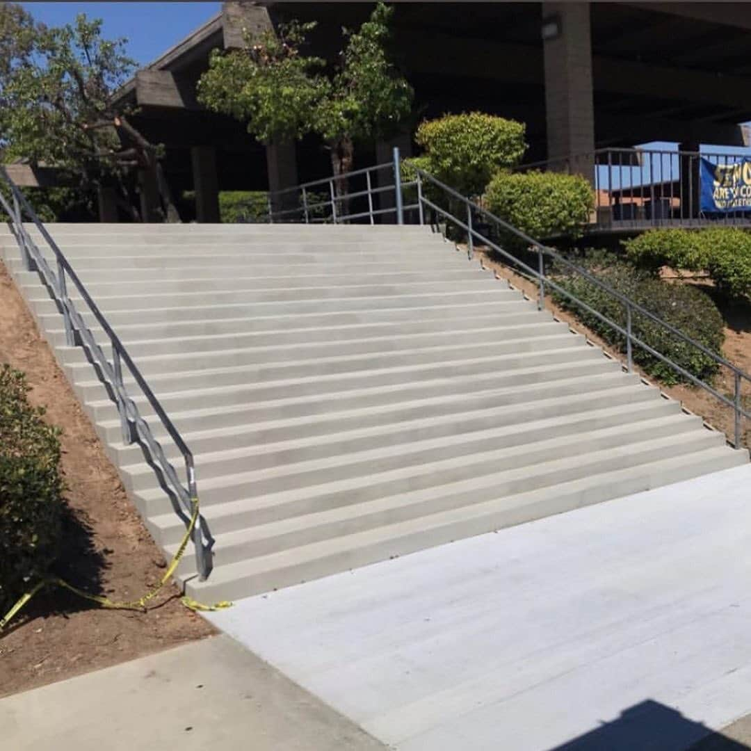 Skate Crunch (OG)さんのインスタグラム写真 - (Skate Crunch (OG)Instagram)「Wait! What? Is this really it 🤷🏻‍♂️ El Toro Update ⚠️ Pedestrian Grooves At The Top And Bottom. Get The Bondo Ready 🛠 Photos From @sir_dannettelle Swipe ⬅️ #eltoro #eltoro20 via @andrewdietterle 👀 @playfactory ✔️ ⠀⠀⠀⠀⠀⠀⠀⠀⠀ 👉🏼 FOLLOW 4 MORE! 🗣 Like, comment, tag friends 🙏🏼 ✔️ Please share 2 your story using that paper plane above ☝🏼 👣 Follow @skatecrunchmag 🎯 #skatecrunch & #skatecrunchmag 2 b featured. #skatelifestyle #skateeverydamnday #skateordie #skateanddestroy #berrics #thrashermag #shralpin #skatepark #skateboarder #metrogrammed」7月14日 6時29分 - skatecrunchmag