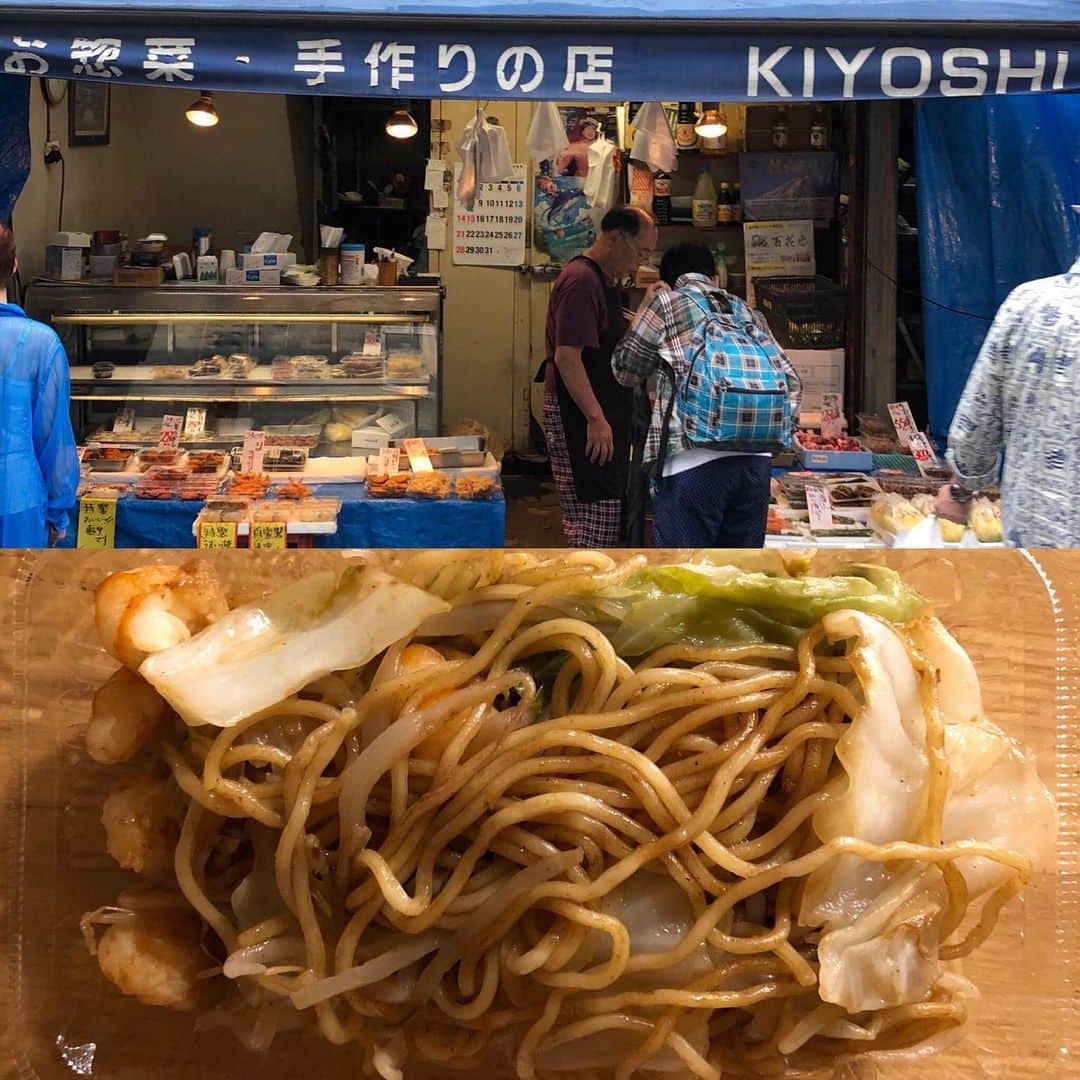 オカモト"MOBY"タクヤさんのインスタグラム写真 - (オカモト"MOBY"タクヤInstagram)「三軒茶屋「KIYOSHI」。名物シャケ弁は無かったけど焼そば￥315ゲット。1st Stageと2nd Stageの合間にかっこんだ。この辺りは揚げ物「天政」、豆腐や惣菜の「西川屋豆腐店」と良い店が並んでて大好き。」7月14日 17時18分 - moby_scoobiedo