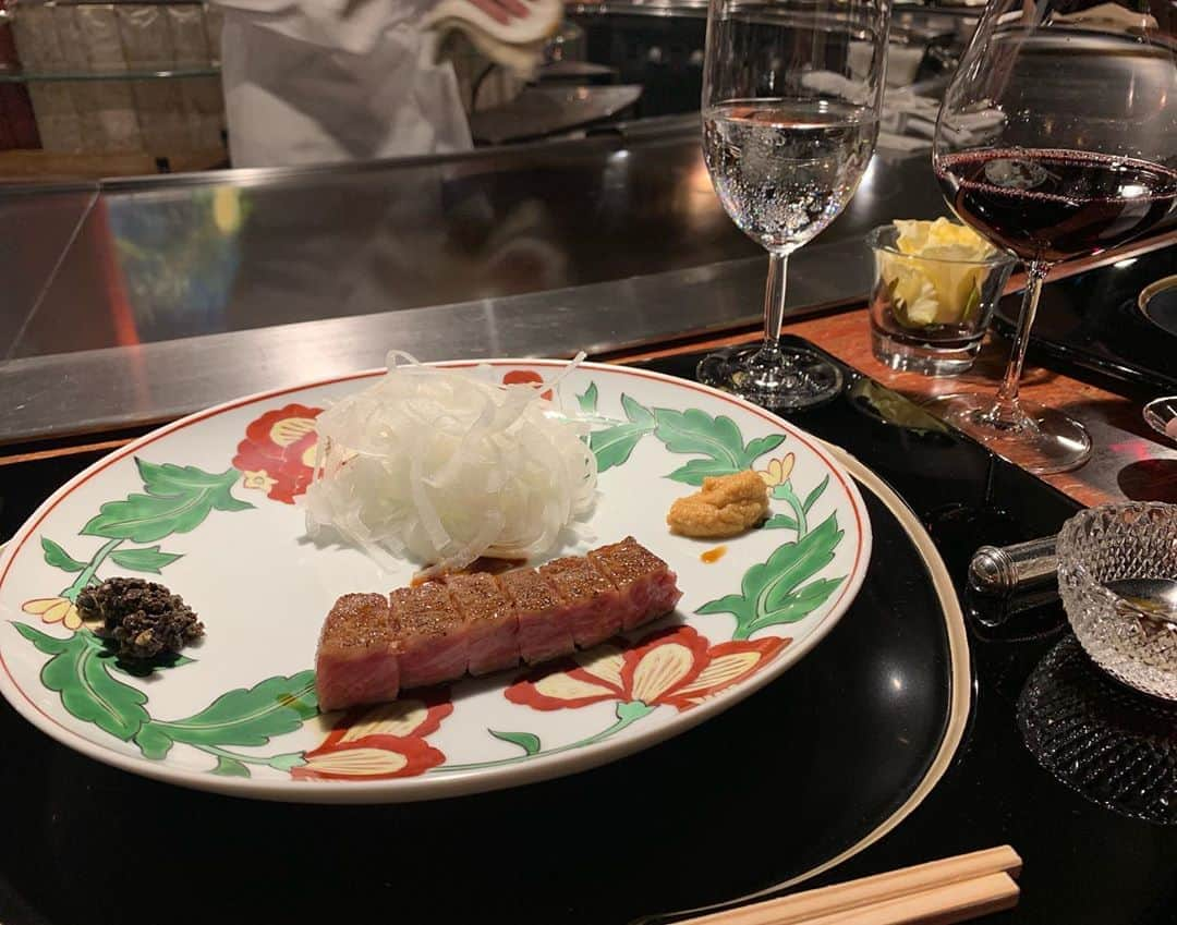 堀ジーンさんのインスタグラム写真 - (堀ジーンInstagram)「Great food and service from Michelin-starred wagyu teppanyaki in Tokyo 🤤」7月14日 15時57分 - horijeanne