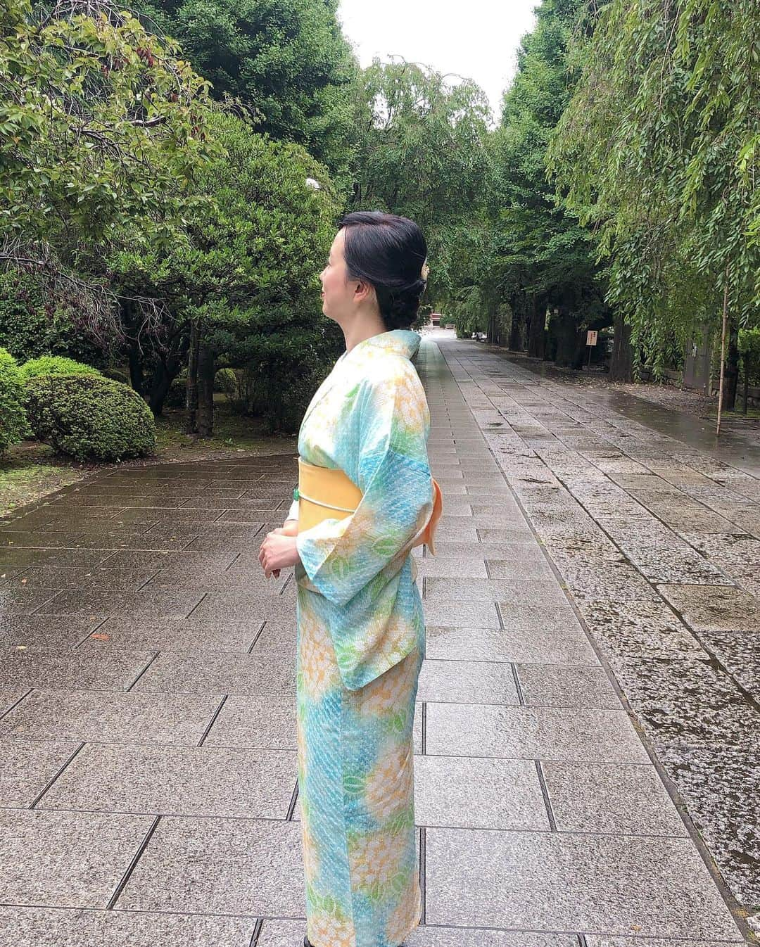 江連裕子さんのインスタグラム写真 - (江連裕子Instagram)「. 雨上がり、今年初の浴衣を着てみました！ . 皆さん、三連休は如何お過ごしですか？ . #浴衣 #ゆかた #ゆかたヘア #江連裕子 #セントフォース #セントフォース所属 #浴衣女子 #浴衣メイク #夏 #和服 #japanese #japan #yukata #有松 #有松絞り」7月14日 15時57分 - yuko_ezure