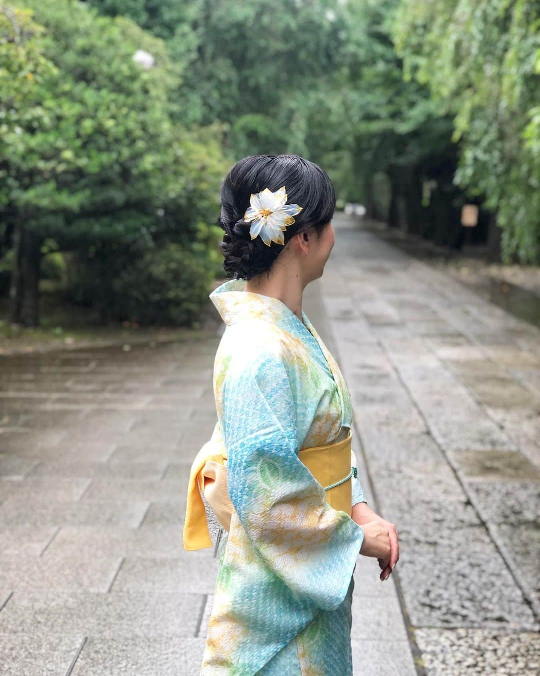 江連裕子さんのインスタグラム写真 - (江連裕子Instagram)「. 雨上がり、今年初の浴衣を着てみました！ . 皆さん、三連休は如何お過ごしですか？ . #浴衣 #ゆかた #ゆかたヘア #江連裕子 #セントフォース #セントフォース所属 #浴衣女子 #浴衣メイク #夏 #和服 #japanese #japan #yukata #有松 #有松絞り」7月14日 15時57分 - yuko_ezure