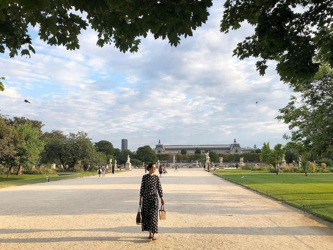 桐島かれんさんのインスタグラム写真 - (桐島かれんInstagram)「夕食後に夫とチュイルリー公園を散歩。 #チュイルリー公園 #パリ  #jardindestuileries」7月14日 16時00分 - houseoflotuskaren