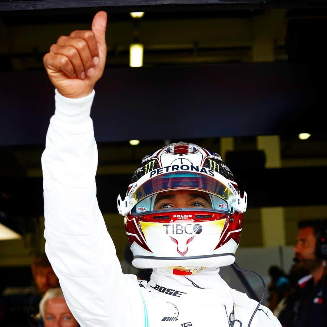 MERCEDES AMG PETRONASさんのインスタグラム写真 - (MERCEDES AMG PETRONASInstagram)「A big @lewishamilton 👍 to all our awesome fans around the 🌍! Sat trackside or at home on TV, where are you watching the #BritishGP from today... 👇 • #MercedesAMGF1 #Mercedes #AMG #F1 #PETRONASmotorsports #LH44 #DrivenByEachOther」7月14日 16時24分 - mercedesamgf1