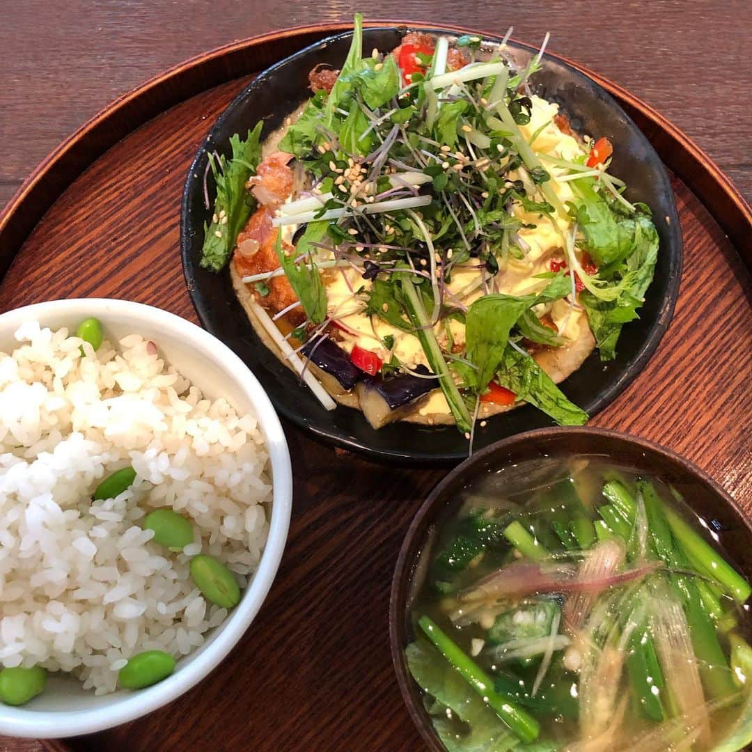 中岡由佳さんのインスタグラム写真 - (中岡由佳Instagram)「グルグルリーファーのランチ定食。お店は9月末までなので何度か通いたい。野菜があるとバランス良くて嬉しい。そして野菜たっぷりのお味噌汁にホッとした。 #glougloureefur #lunch」7月14日 16時32分 - yuka_nakaoka