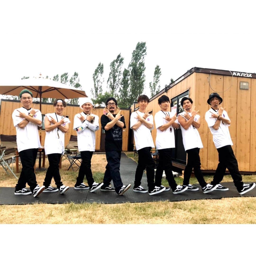 のインスタグラム：「本日出演する"JOIN ALIVE2019"で、 if…津田とDA PUMPがフュージョンしたら。  tsuDA PUMP。  この夏、"U.S.A."は"tsU.D.A."へ。  Feelin' Good 津田本気で決意。  終わらない夏 津田が変わった  tsuDapsody in Blue。  どきゅーん ずきゅーん  胸撃つまなざしはかなり 挑発的な津田だ ごきげんだぜっ！  Crazy Beatsuda Goes On！ 北海道をPUMP IT UP！  byダイスケはん  #マキシマムザホルモン #JA19 #JOINALIVE #dapump #本文は要所要所に津田を散りばめたダパンプ幕の内弁当 #結局こっちのtsuDAPUMPが落ち着く #サンボマスター #10FEET #トップバッターを務めたフォーリミGENからタレコミ #ステージ袖の楽器を置いとくスペースのバンド名がホルマンになってますって #急いで現場に駆けつけたら直ってた #04LimitedSazabys」