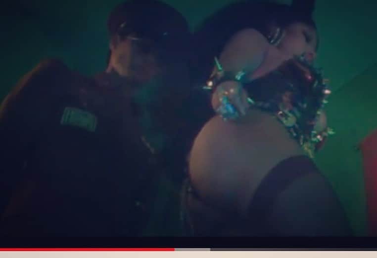 スティーヴン・クラインさんのインスタグラム写真 - (スティーヴン・クラインInstagram)「Nicki Minaj -Chun Li Music Video ..hitting 128M🔥 watch https://youtu.be/Wpm07-BGJnE @nickiminaj Reunited ⭐️Coming sooner....than later🖤」7月14日 16時36分 - stevenkleinstudio