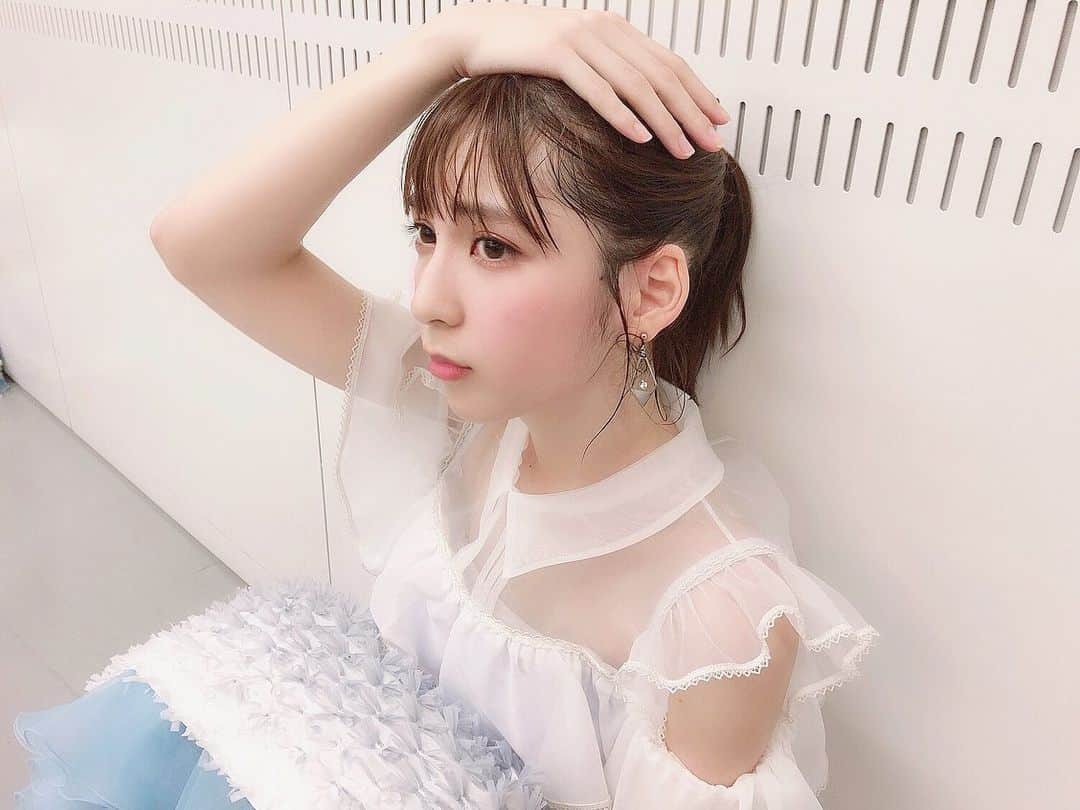 松岡菜摘のインスタグラム：「. . SUMMER STATION 2019 最高でした〜✨✨✨ . 暑かったねぇ 燃え尽きタァ( ◠‿◠ ) . この衣装、素材がCHANELらしい。。すぎょい。かわいい。 . #CHANEL #リボン #かわいい #ライブ #夏 #思い出 #ポニーテール」