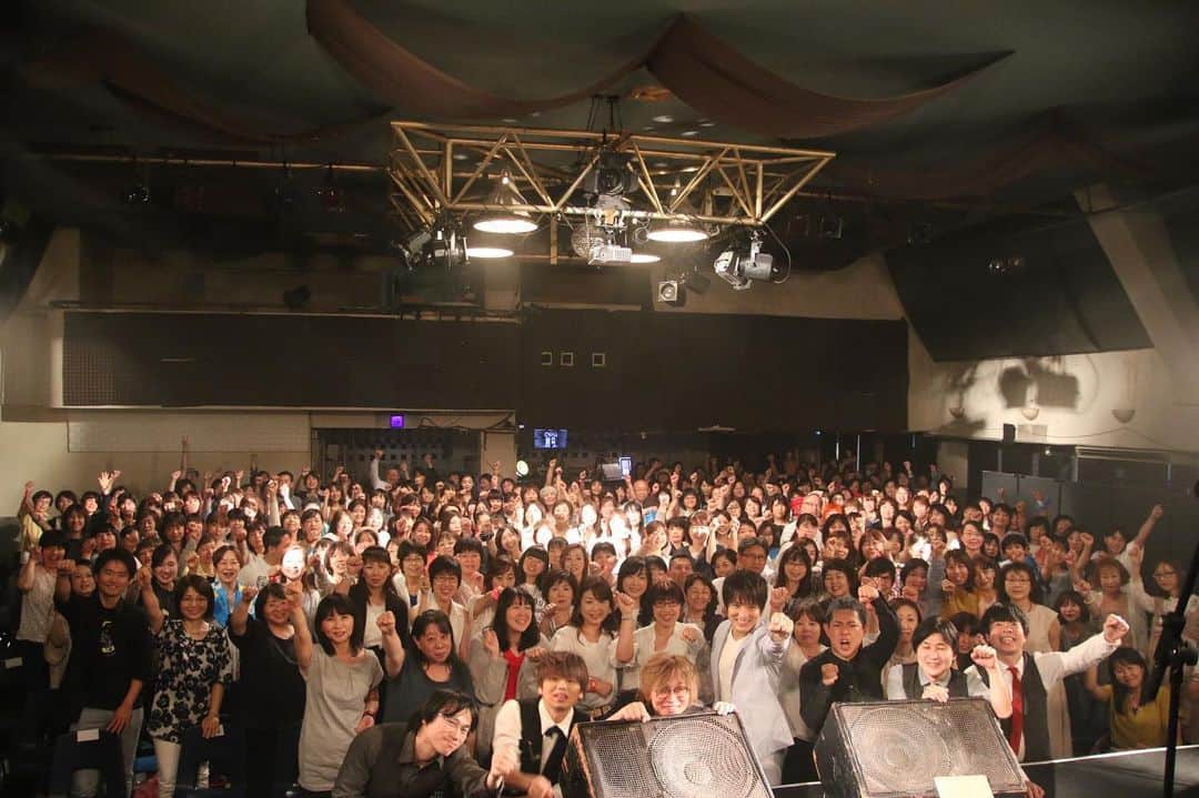 宇都直樹のインスタグラム：「‪💫GREATEST HITS 90's💫‬ ‪大阪公演、お祭りのように熱いライブでした！‬ ‪来月の東京公演もお楽しみに！‬」