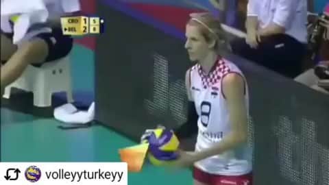 ミア・イエルコフのインスタグラム：「😁🌍😊」