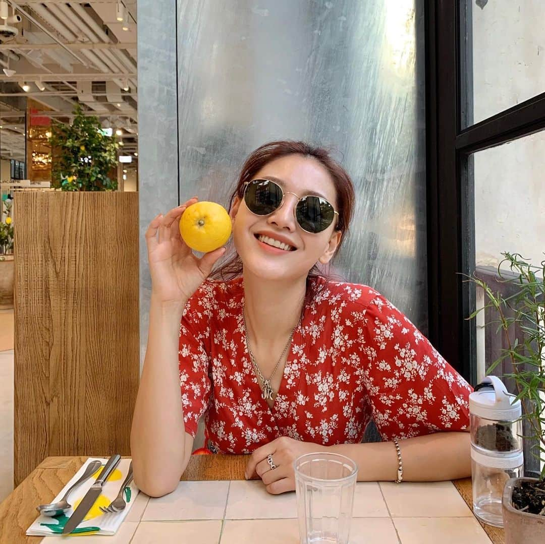 キム・ジェギョン さんのインスタグラム写真 - (キム・ジェギョン Instagram)「🍋😎🍋 #상품협찬」7月14日 17時16分 - _kimjaekyung_