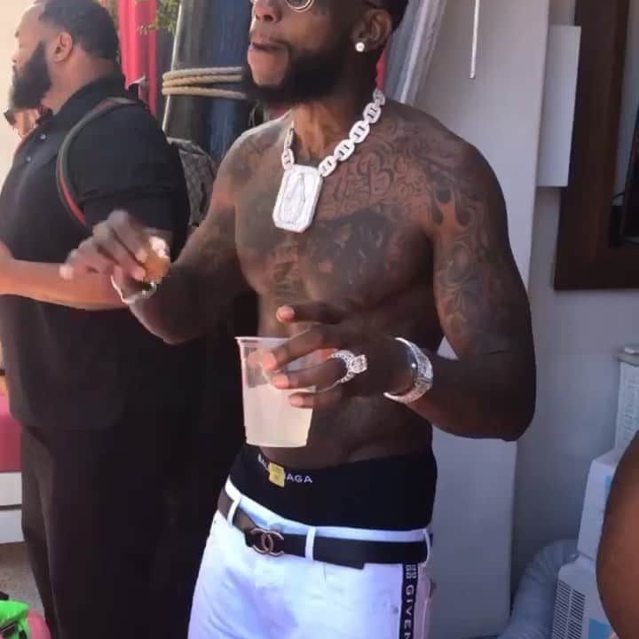 グッチ・メインのインスタグラム：「Glacier Gang in Vegas @qcmceo_p 💪🏿💨」