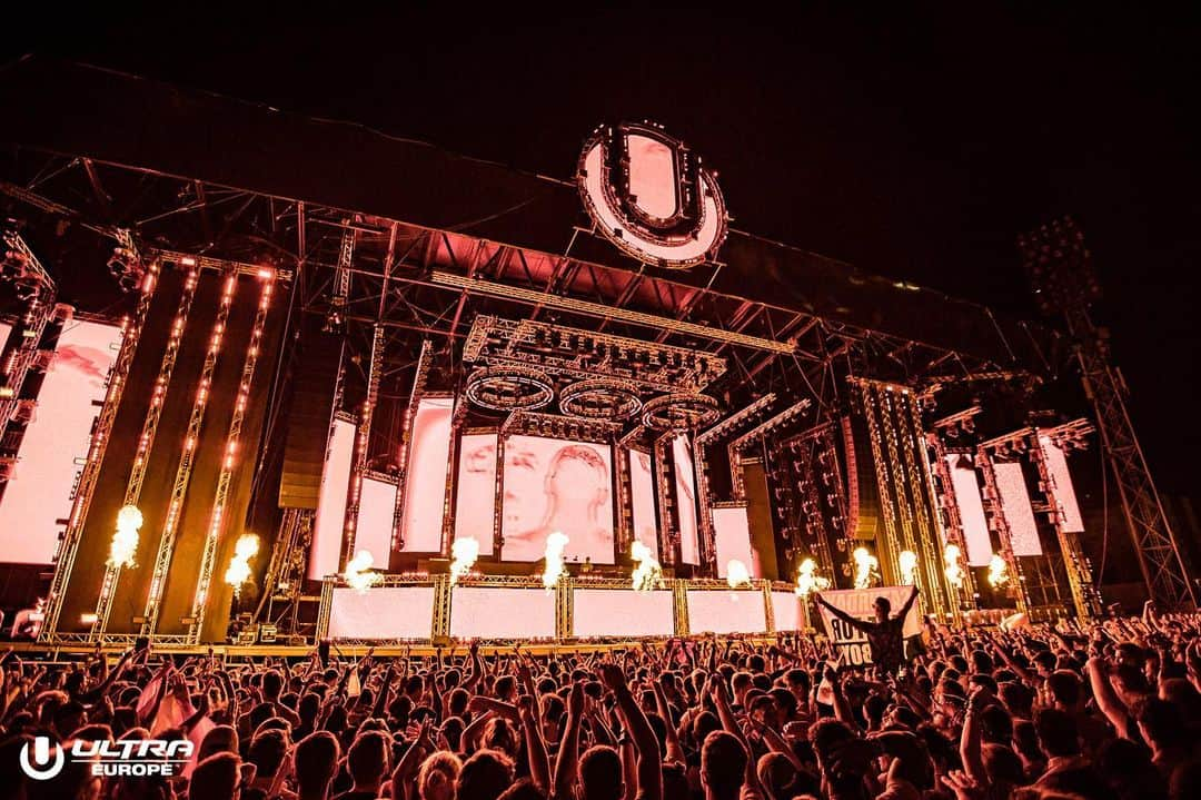 Ultra Music Festivalさんのインスタグラム写真 - (Ultra Music FestivalInstagram)「Bringing the heat 🔥  @UltraEurope」7月14日 8時22分 - ultra