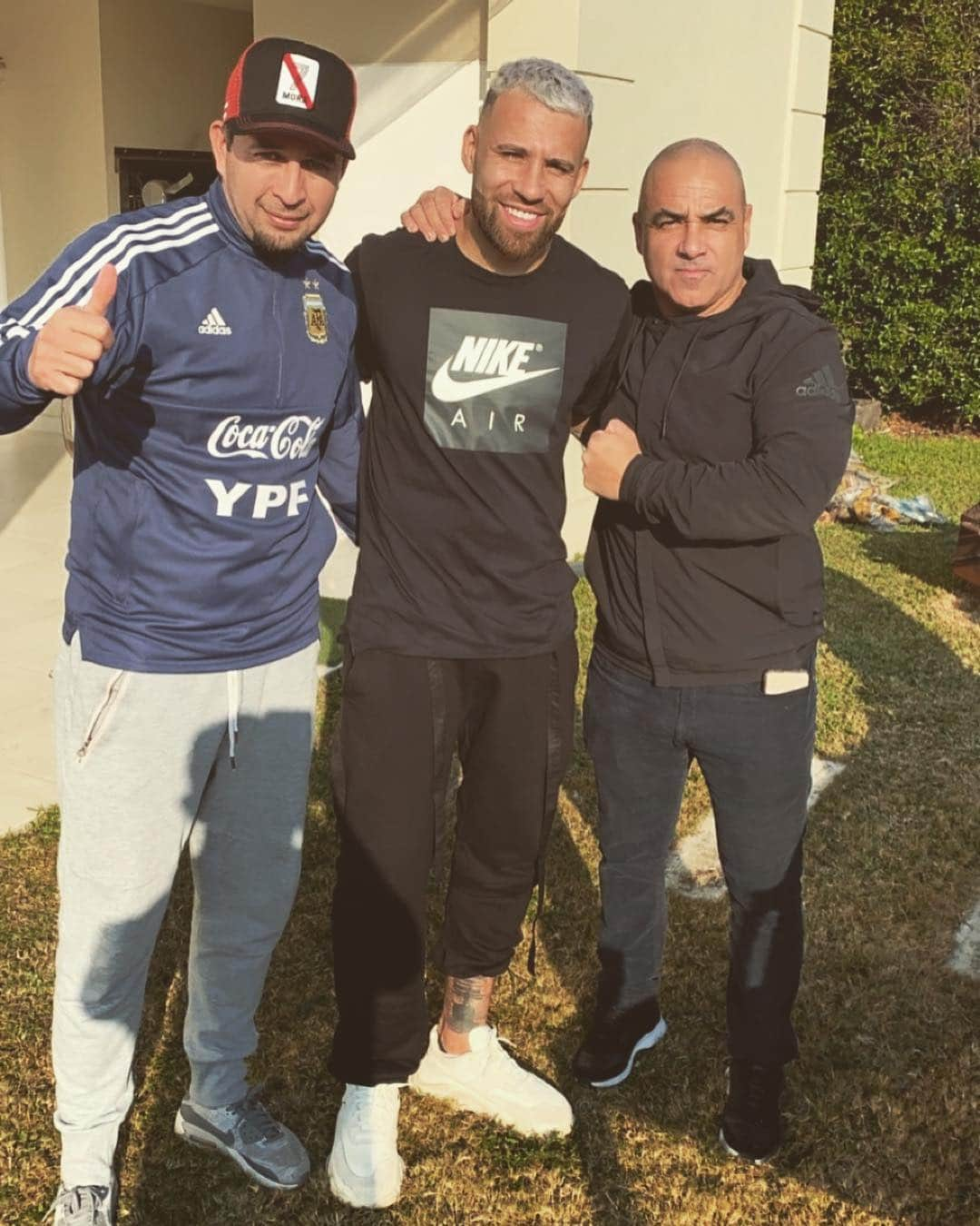 ニコラス・オタメンディさんのインスタグラム写真 - (ニコラス・オタメンディInstagram)「Amigos 👊🏻」7月14日 8時19分 - nicolasotamendi30