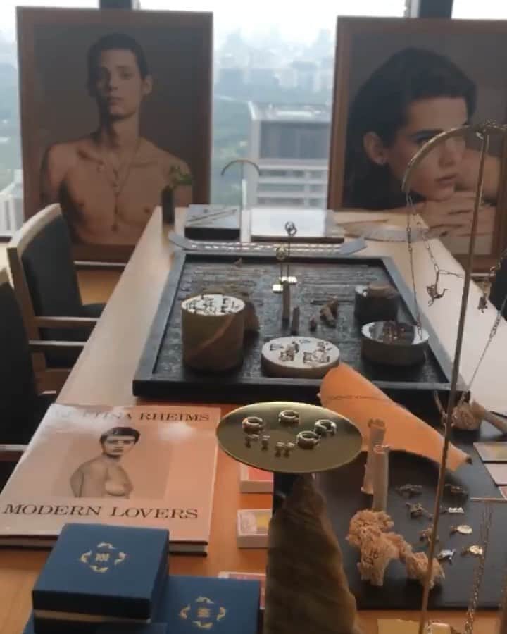 稲木ジョージのインスタグラム：「It was monsoon season in Japan but @milamorejewelry trunk show was ✨☀️🔥💎 And this room was SO good.」