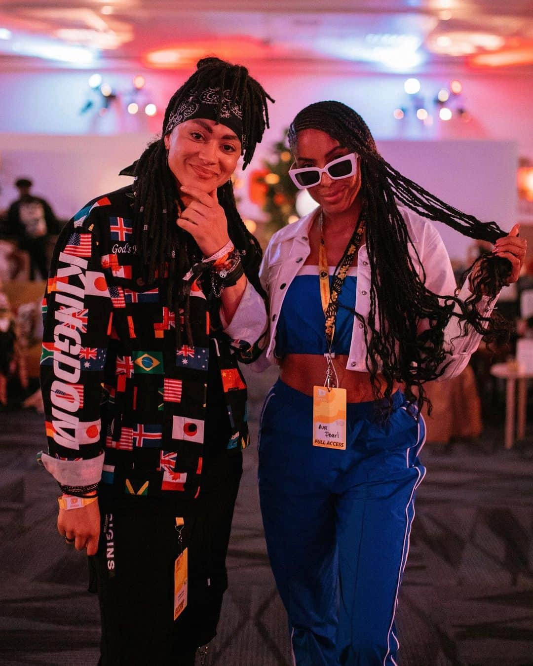 YouTubeさんのインスタグラム写真 - (YouTubeInstagram)「The best part of #VidConUS is seeing all our favorite creators together in one place! Check out who came by the creator meetups this year 🎥👋」7月14日 8時28分 - youtube