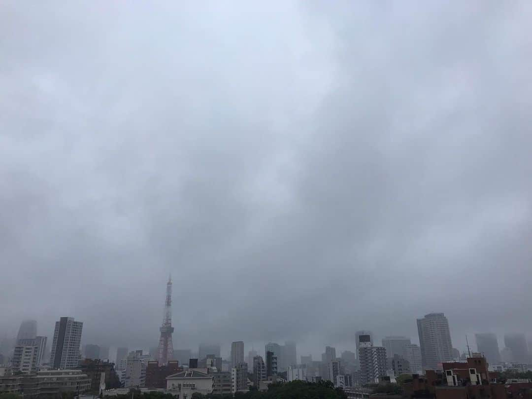 テレ朝newsさんのインスタグラム写真 - (テレ朝newsInstagram)「きょうも全国的に梅雨空となります。太平洋側は活発な雨雲がかかりやすく、雷雨に注意が必要です。 #テレビ朝日 #テレ朝 #テレ朝news #ニュース #六本木 #japan #tokyo #roppongi #tvasahi #news #follow #フォロー #写真  #テレビ局 #動画ニュース #雨 #天気 #天気予報 #いまそら」7月14日 8時40分 - tv_asahi_news