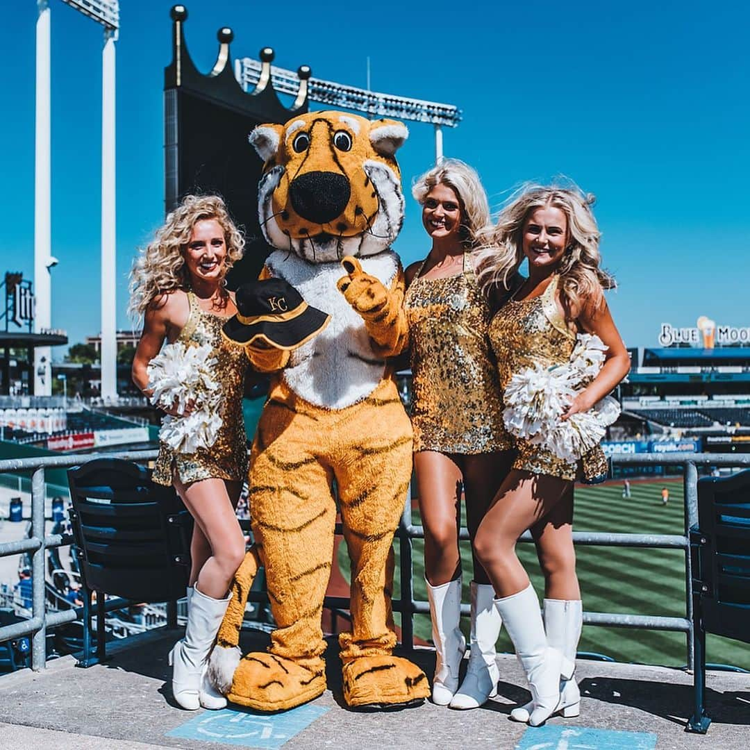 カンザスシティ・ロイヤルズさんのインスタグラム写真 - (カンザスシティ・ロイヤルズInstagram)「🦁 and 🐯 at #TheK, oh my! #AlwaysRoyal // #ShowMe」7月14日 8時39分 - kcroyals