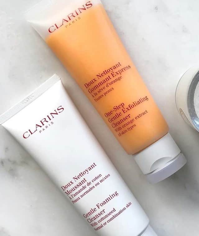 CLARINSさんのインスタグラム写真 - (CLARINSInstagram)「So fresh & so clean, clean ✨ Which of our all-star cleansers does your routine need? 🍊One-Step Gentle Exfoliating Cleanser with orange extract purifies, softens and renews radiance on one step 🌱Gentle Foaming Cleanser with cottonseed  cleanses, soothes and restores moisture . . . 📷: @shopbeautystatement #ClarinsSkincare #Clarins #Skincare」7月14日 8時40分 - clarinsusa