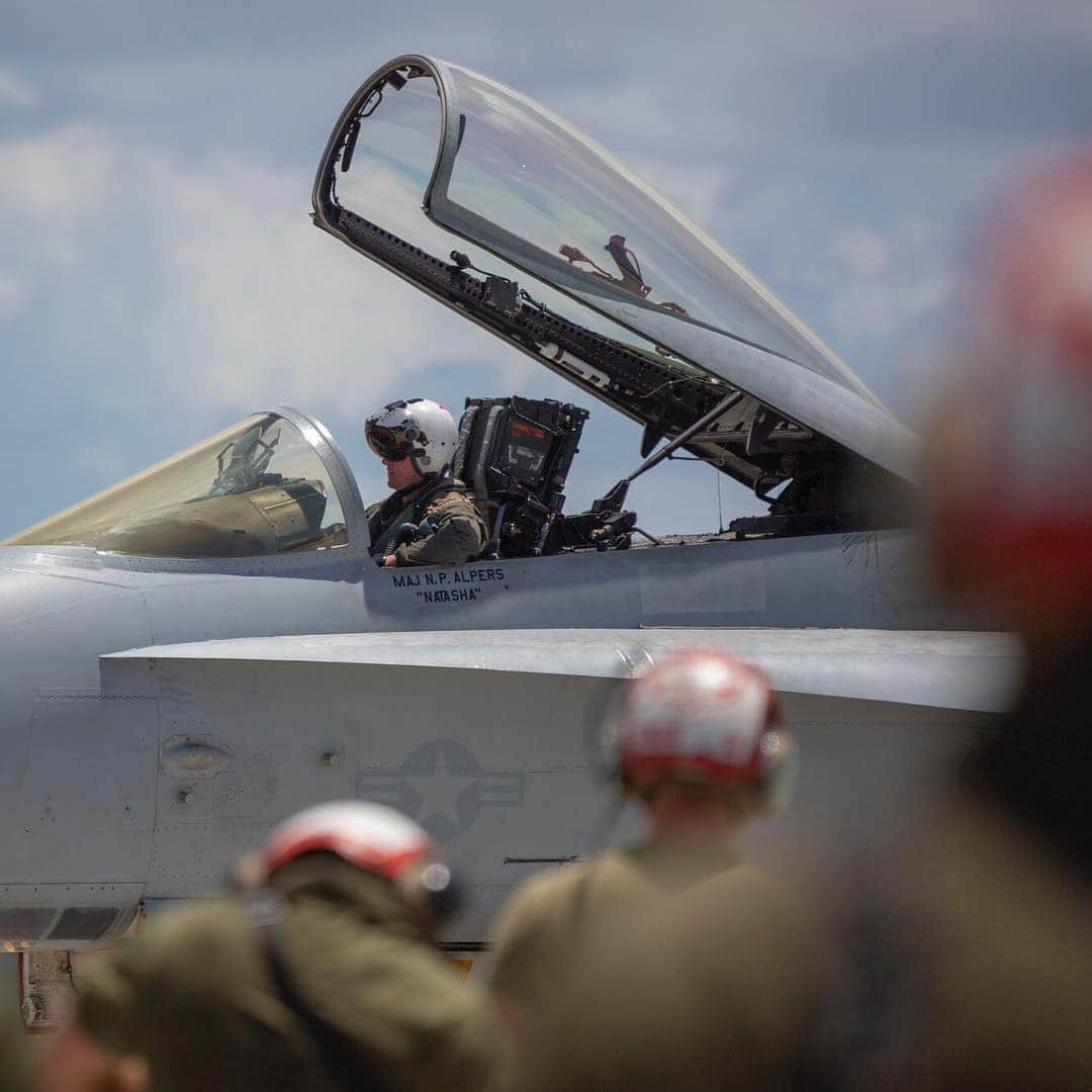 アメリカ海兵隊さんのインスタグラム写真 - (アメリカ海兵隊Instagram)「Drop Top  Capt. Andrew Cody, a pilot with Marine Fighter Attack Squadron 232 prepares his F/A-18C Hornet for take-off at Andersen Air Force Base, Guam. (U.S. Marine Corps photo by Lance Cpl. Jackson Ricker)  #USMC #Marines #MarineLife #Aviation #Hornet」7月14日 8時47分 - marines