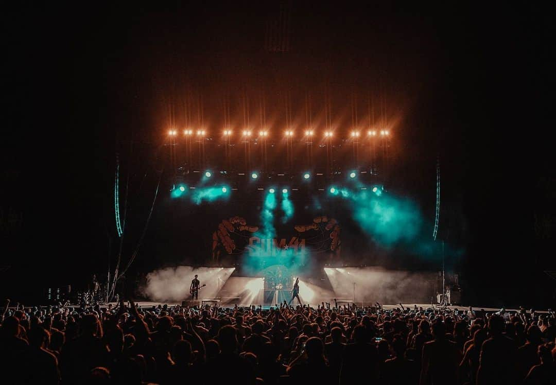 Sum 41さんのインスタグラム写真 - (Sum 41Instagram)「July 12 | @rockstardisrupt | @hollywoodcasinoampchi | Tinley Park, IL | 📷 @aaronberkshireofficial  #RockstarDisrupt #RockstarDisruptFestival」7月14日 9時04分 - sum41