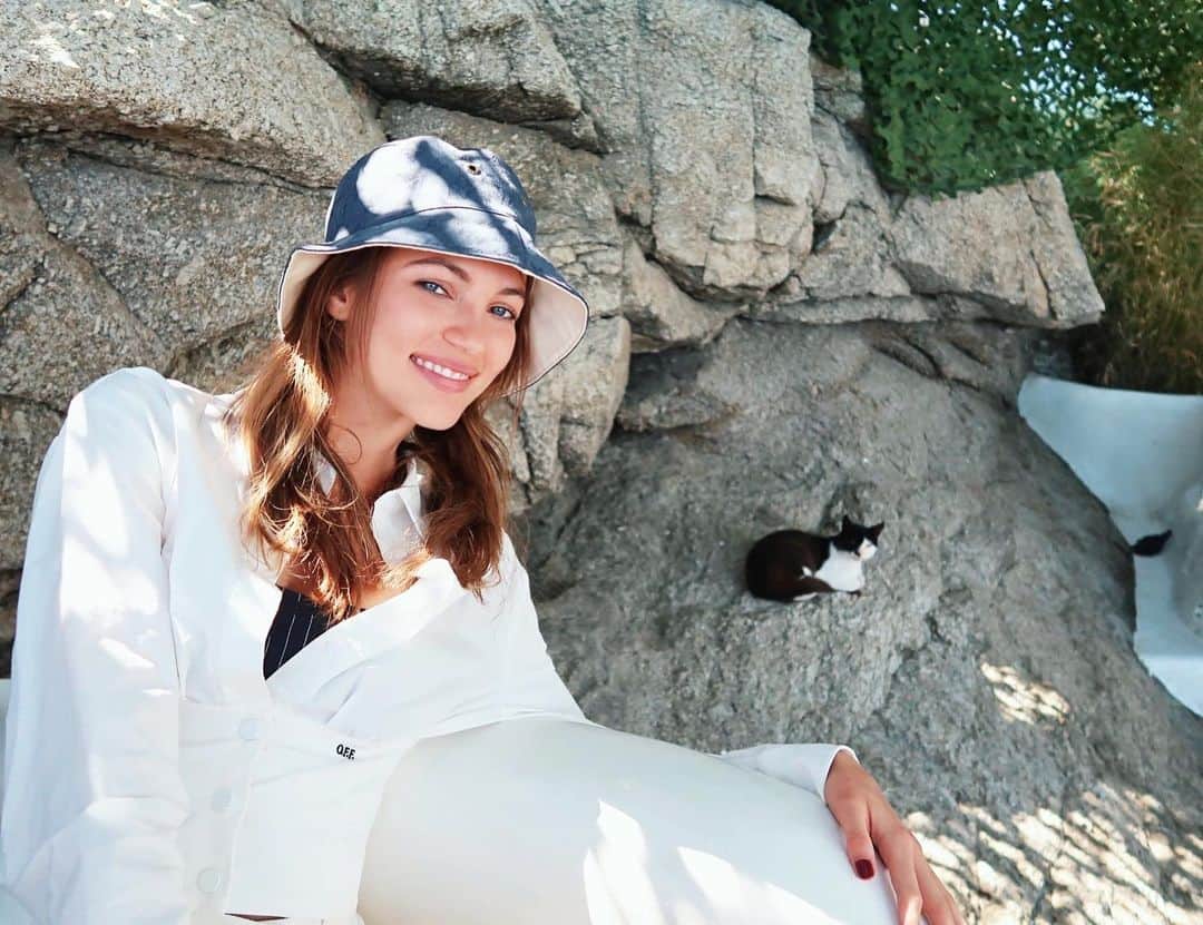 ヴァレリー・カウフマンのインスタグラム：「#Caturday 🐈 🖤」