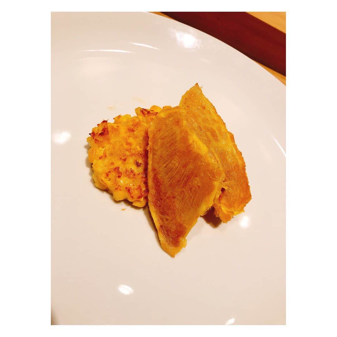 箕田 みなみさんのインスタグラム写真 - (箕田 みなみInstagram)「すみれちゃんとほうば✨ 何回来ても美味しい🥺💓 ここの唯一の難点は予約が取りにくい事⤵︎ 次は来年の1月😅ん〜待てない‼️笑 ・ ・ #ほうば #大阪 #北新地 #韓国料理 #グルメ #大阪グルメ #ミシュラン #ミシュラン大阪 #食べ歩き #食スタグラム ・ ・ #占い #占い師 #風水師 #占い師霊能者もお忍びで訪れる占い師  #心理カウンセラー #米国nlp協会認定心理カウンセラー  #幸せ占い師の日常」7月14日 9時13分 - minami.mita